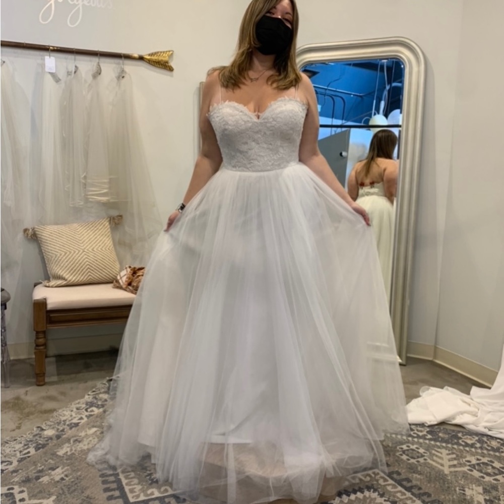 Beautiful Designer Wedding Dress Size 10 Never Worn Out of Store